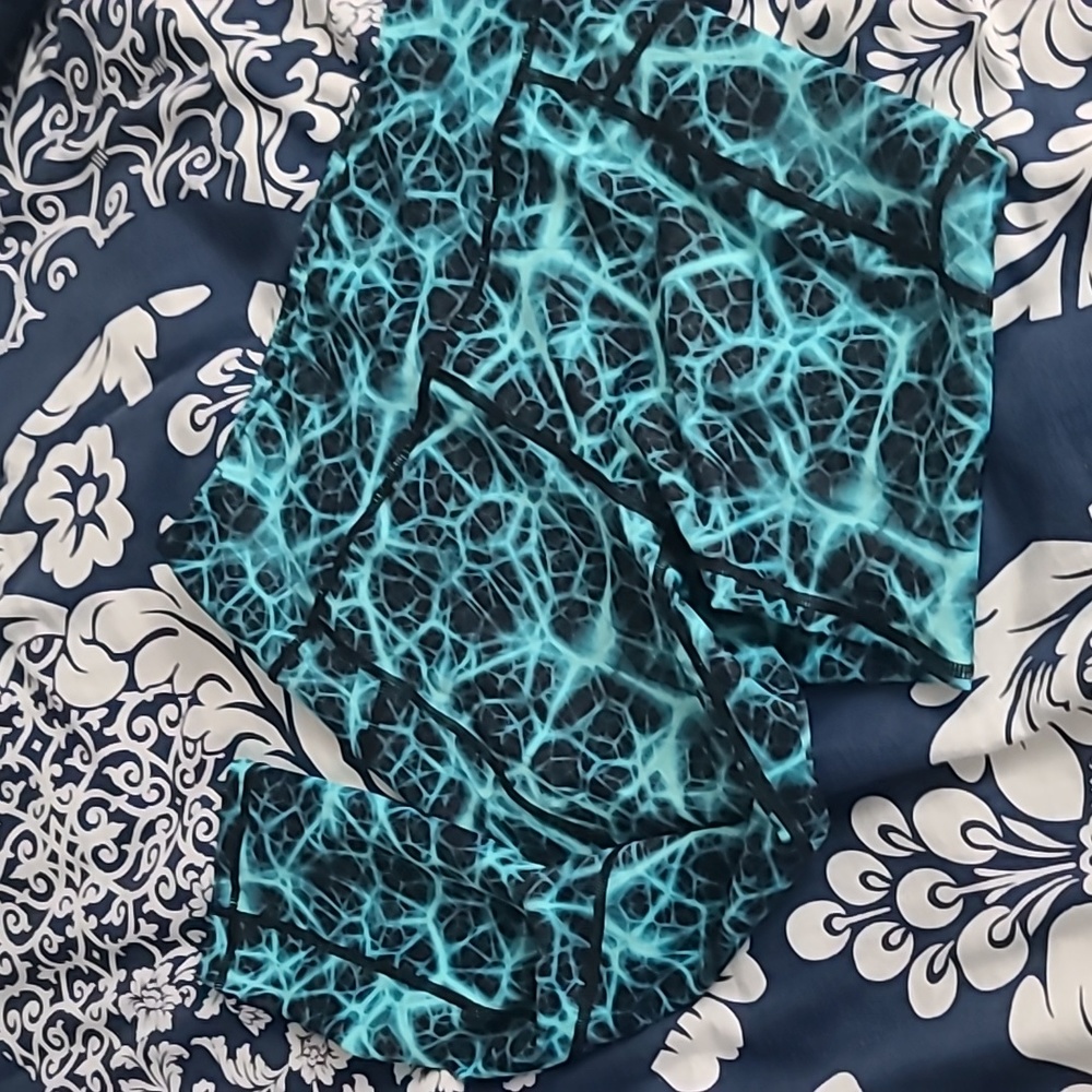 CVG capri leggings in lightning color